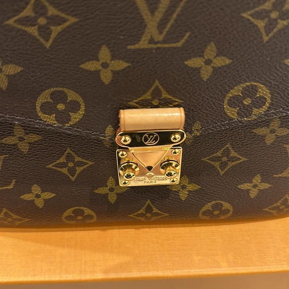 Louis Vuitton Pochette Metis - Picture 3 of 7